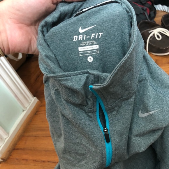Grey Running Jacket - Picture 3 of 4